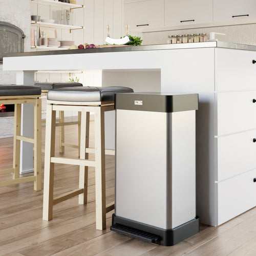 EZ BINZ™ Tilting Front Step Can